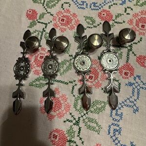 Set of 4 Silver Floral Drawer Pulls & plates no screws